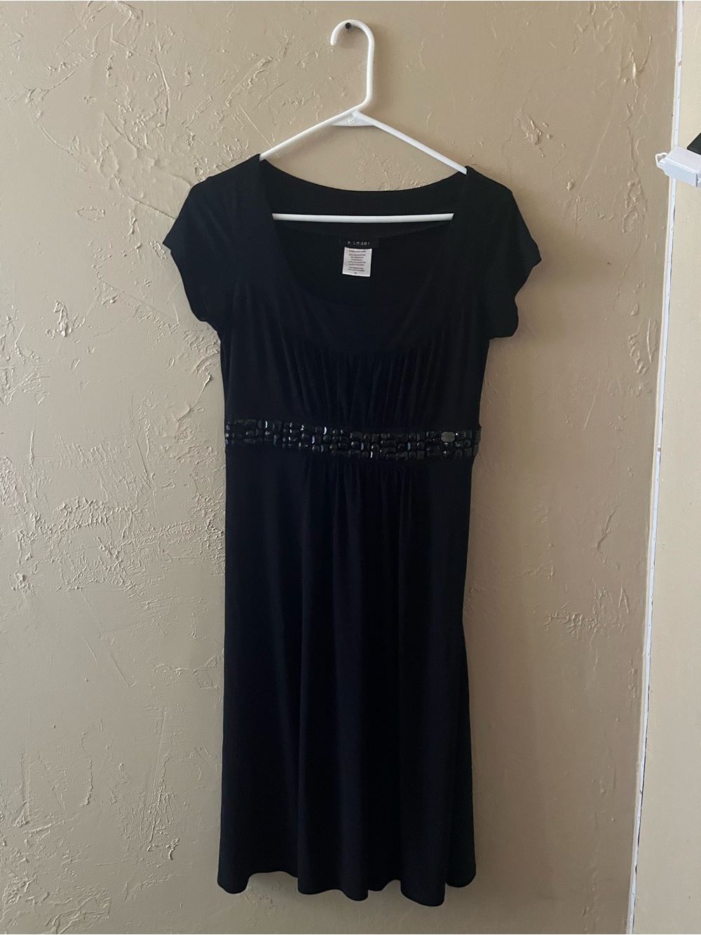 Forever 21 Black Short-Sleeve Midi Dress with Beaded Waist